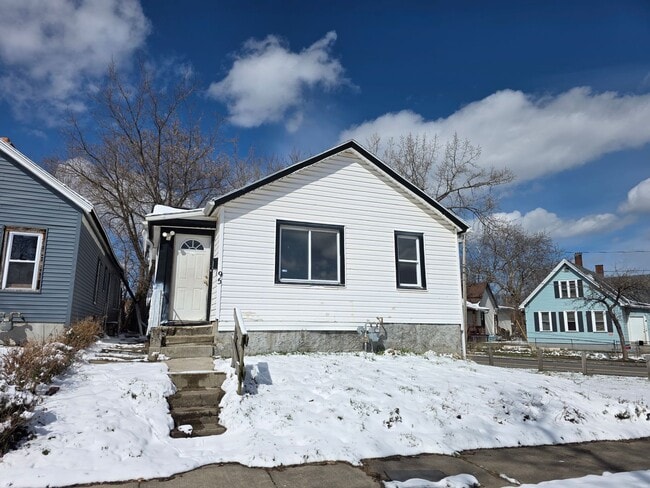 Building Photo - Large Single Family House Available Soon 3 Bedrooms