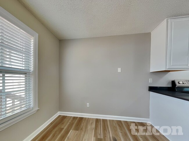 Photo - 121 Quiet Refuge Ln