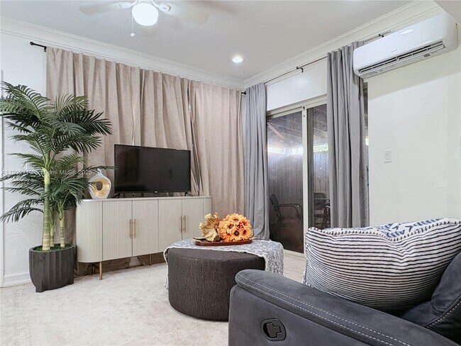 Photo - 1726 Thomas St Unit 2