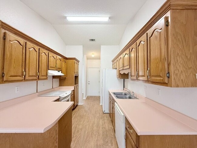 Photo - 3980 Deerwood Cir Unidad EGR