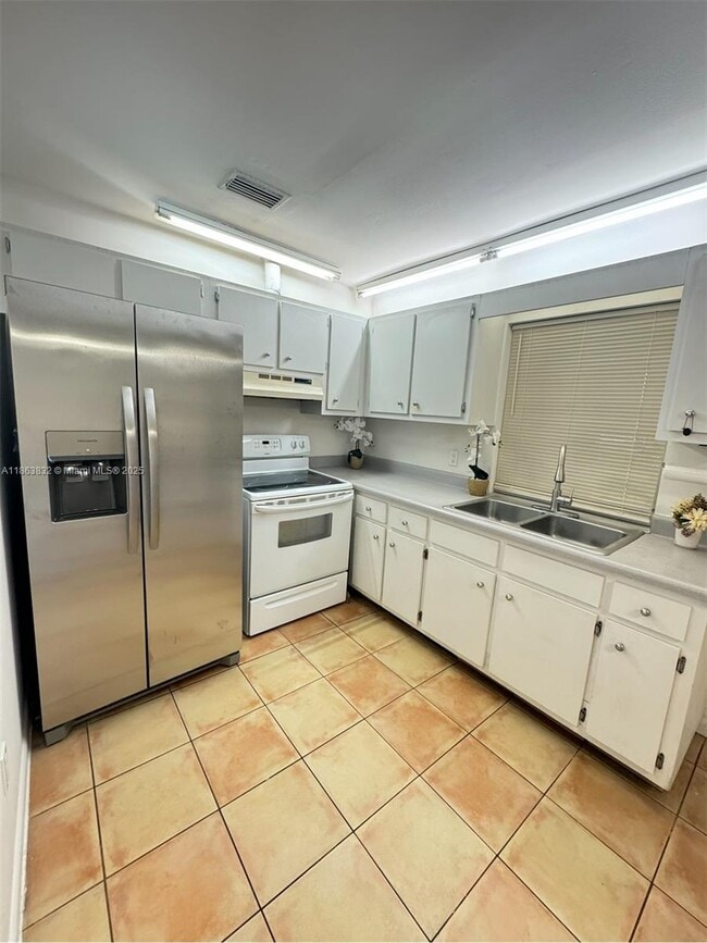 Photo - 1327 Riverside Cir Unit 1327