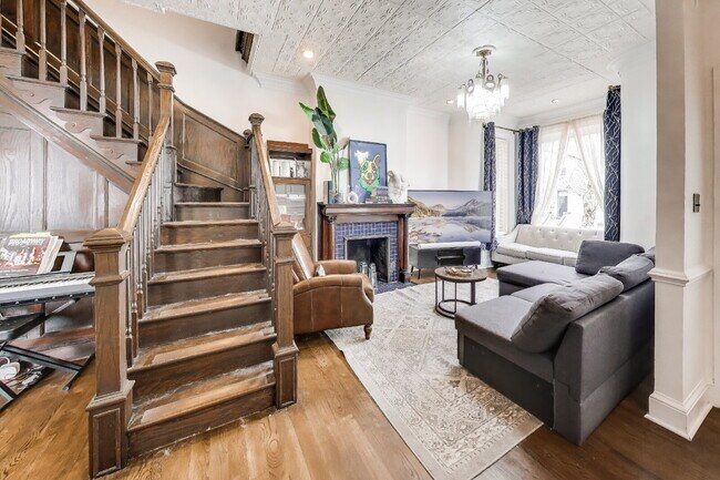 Beautiful Bloomingdale Row house. Utilities Included!