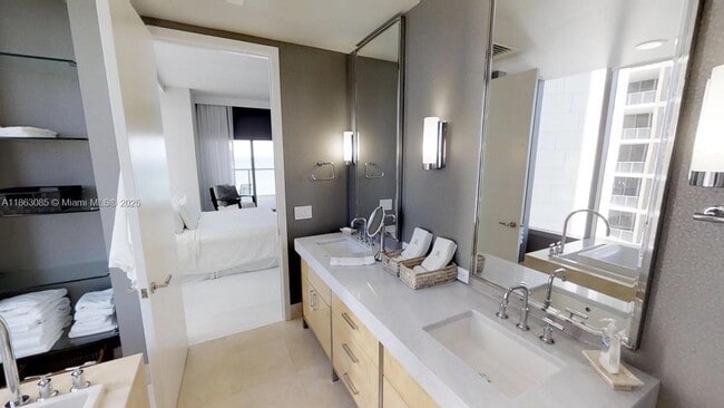 Building Photo - 9701 Collins Ave Unit 1204 Rental