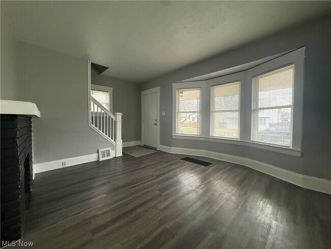 Photo - 3058 W 116th St