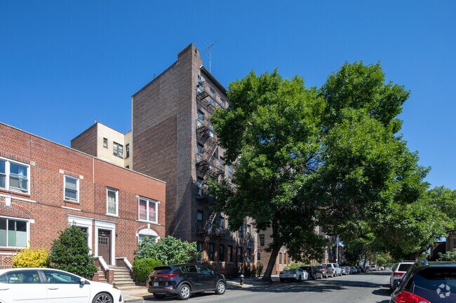 Photo - 32-86 33rd St