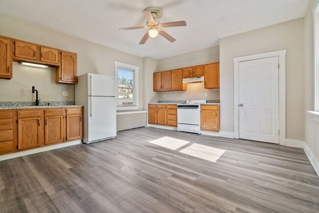 Building Photo - 571 Washington Ave Unit 571 Washington Avenue #2