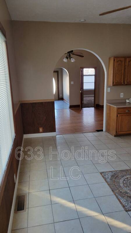 Photo - 5911 SW Adams St