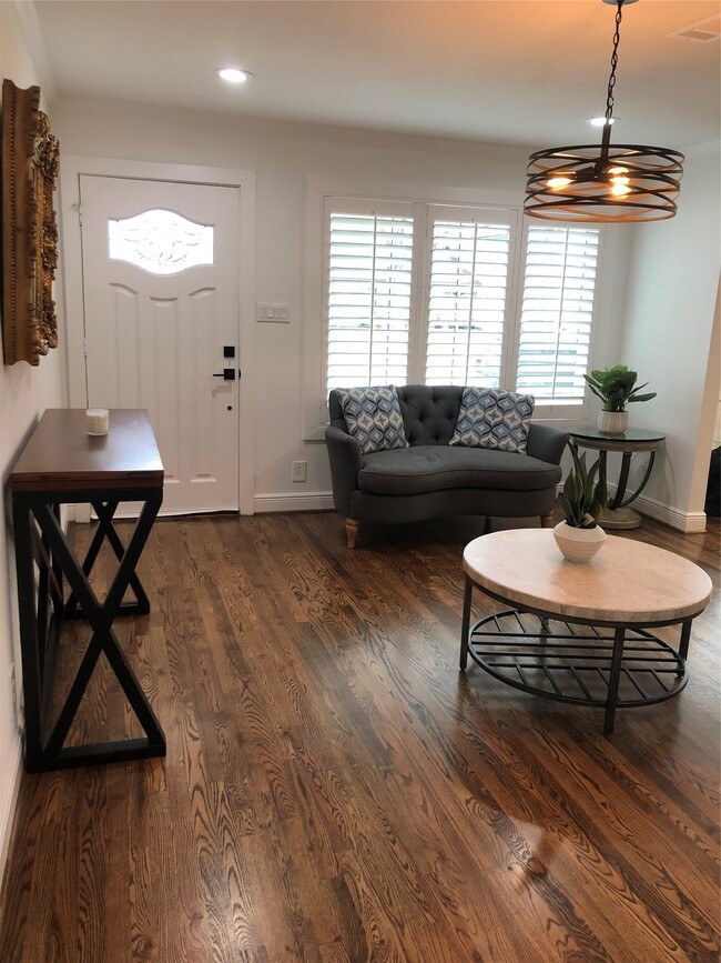 Photo - 1346 Chantilly Ln