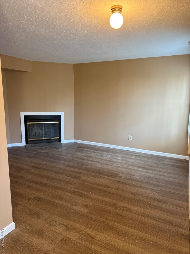 Building Photo - 2805 Whispering Hills Dr