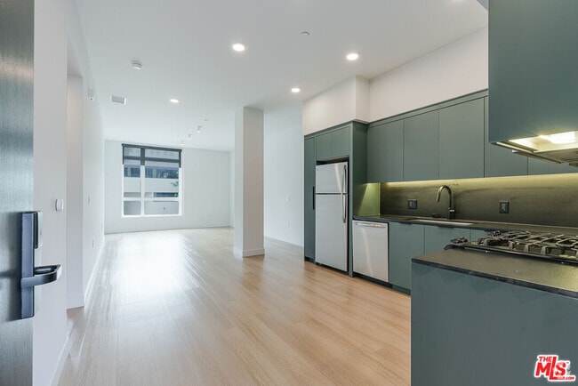 Building Photo - 10601 Washington Blvd Unit 203 Rental