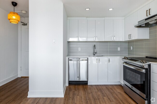 1BR, 1BA - 600SF - Kitchen - The Kingsview