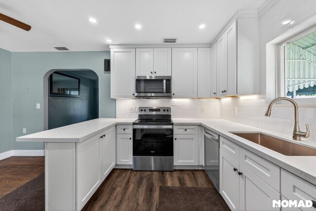 Photo - 601 NE 35th St