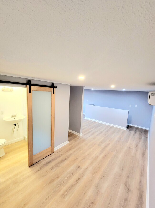 Photo - 135 E 17th St Unit #6