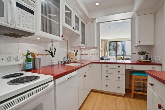 Photo - 525 Almer Rd