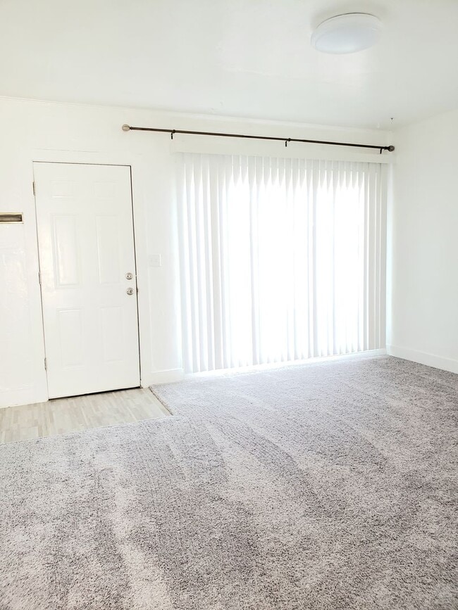 Photo - Cozy 1 bed, 1 bath house! Centrally located with washer & dryer!