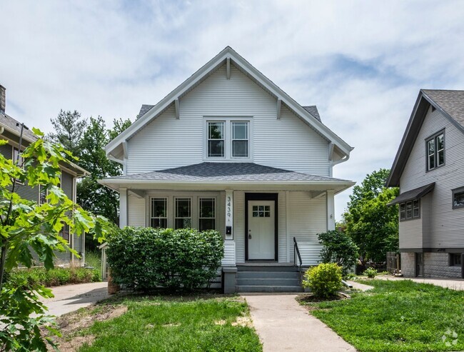 Building Photo - Completely Restored 5 Bed 2.5 Bath Home