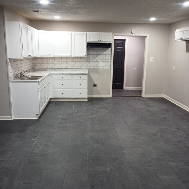 Photo - 2900 Flora Ave