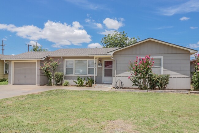 Charming 3-Bedroom Near Maxey Park! - Charming 3-Bedroom Near Maxey Park! Casa