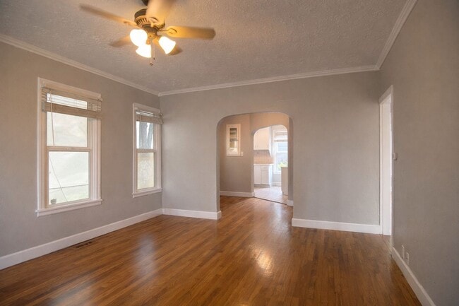 Photo - 309 W McLoughlin Blvd