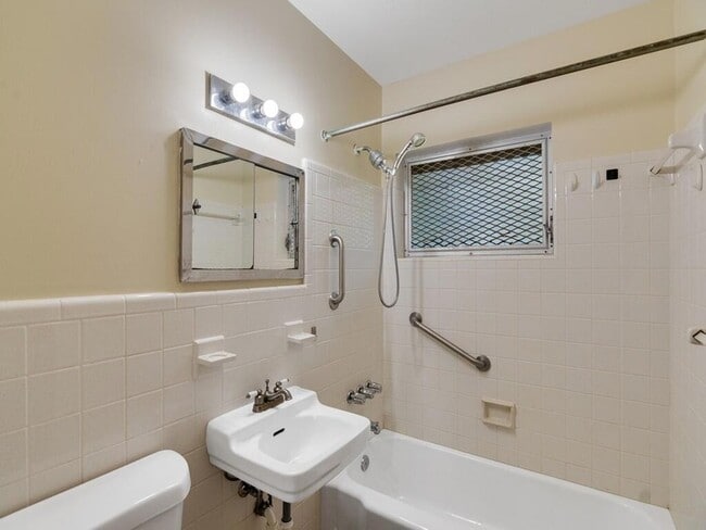 Photo - 7502 Pacific Ave