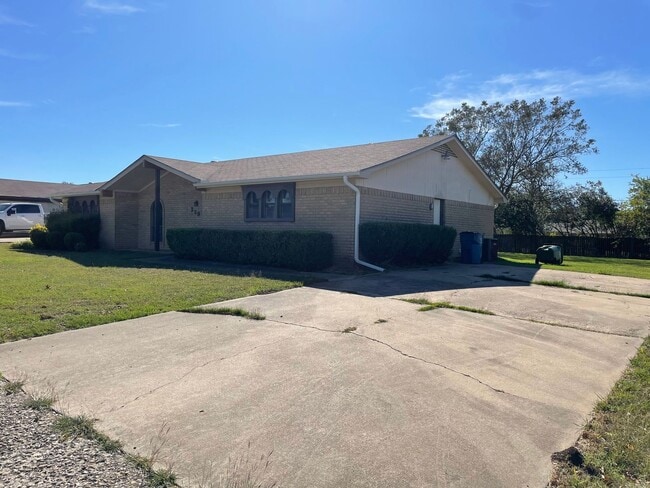 Photo - 229 Travis Ln