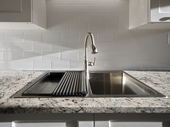 1422 6th Ave Unit 605