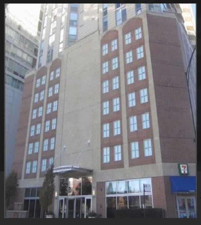 Building Photo - 645 N Kingsbury St Unit 907