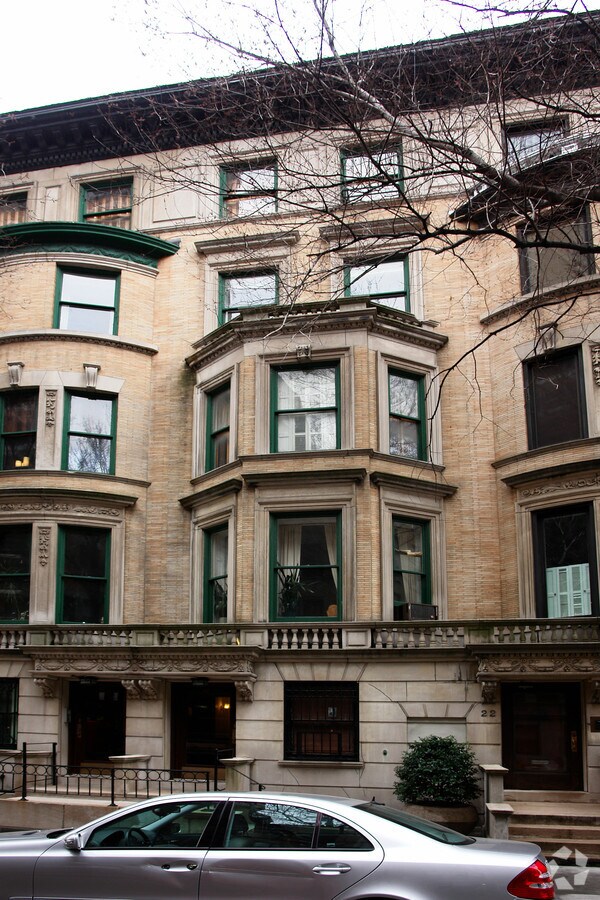 Photo - 20 W 68th St