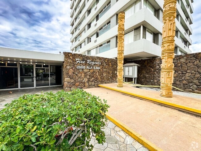 Building Photo - Salt Lake Condo with assigned parking and A/C Unit 2408
