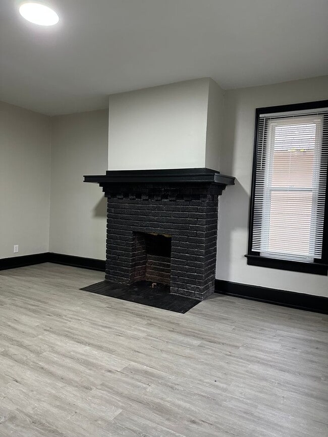 Photo - 98-100 N Hague Ave Unit 100