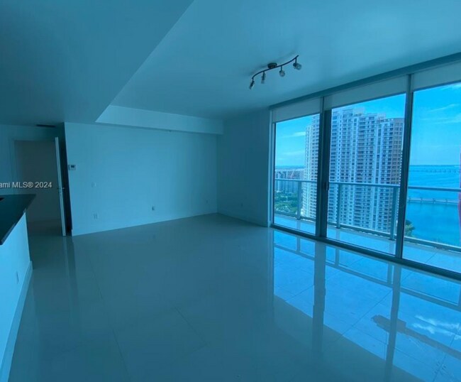 Building Photo - 2 bedroom + 2 bath corner unit || MET1