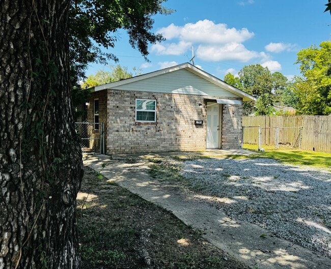 Photo - 3433 Hollywood St