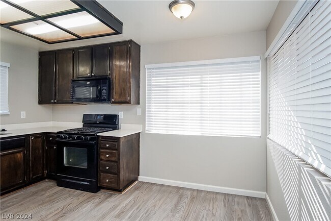 Photo - 1806 Mazzanti Way