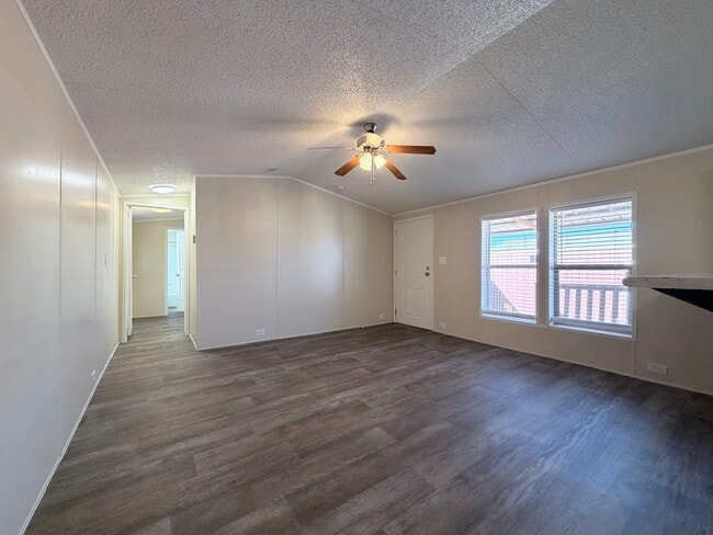 709 N Collins Fwy