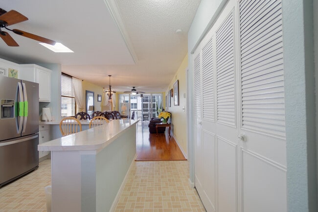 Building Photo - 2008 S Federal Hwy Unit 301