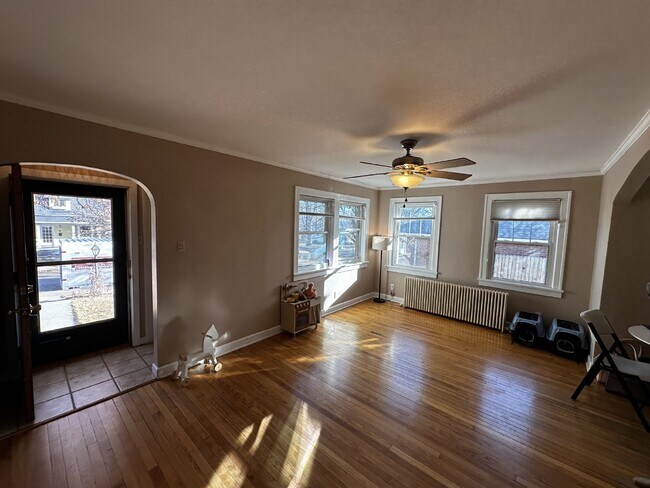 AVAILABLE NOW! "Charming 3-Bedroom Oasis with 2 Full Baths in the Sunset Neighborhood!"
