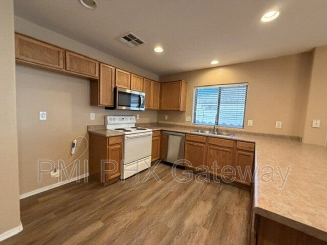 Photo - 3238 E Elgin St