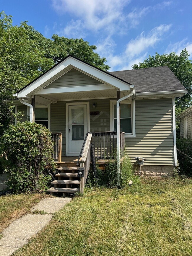 Building Photo - 423 E Milton Ave Rental