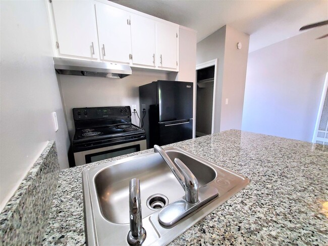 Building Photo - The Brentwood - 5914 Stanley Avenue Apartm... Rental