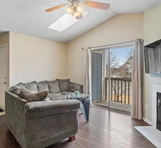 Building Photo - 2101 Rocky Point Run Unit C