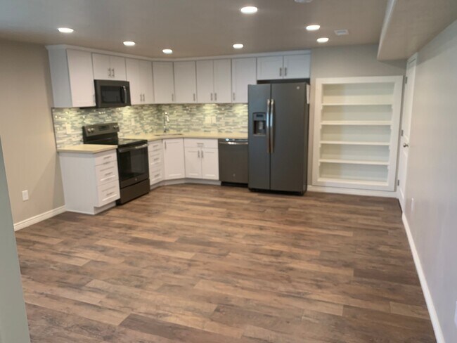 Photo - 343 Flagstone Dr