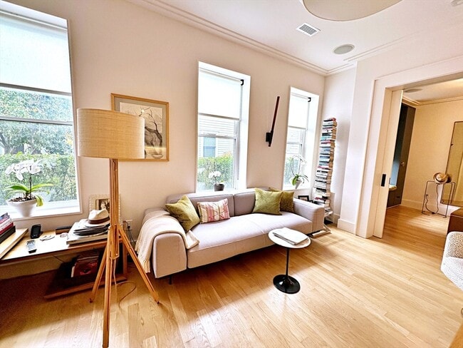 Building Photo - 206 Webster St Unit 1A