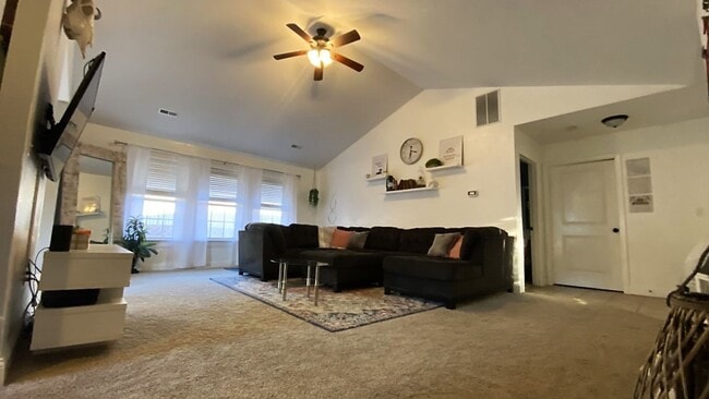 Photo - Gorgeous 3 Bedroom, 2 Bathroom Home in Woodridge Estates