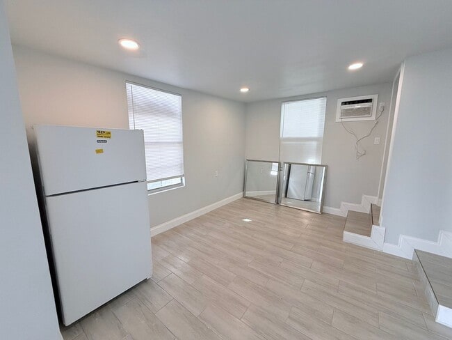 Building Photo - 1111 50th Avenue Plaza W Unit B