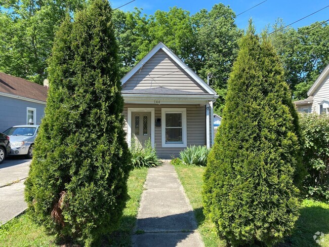 Building Photo - Spacious One Bedroom House!  Off Street Pa...