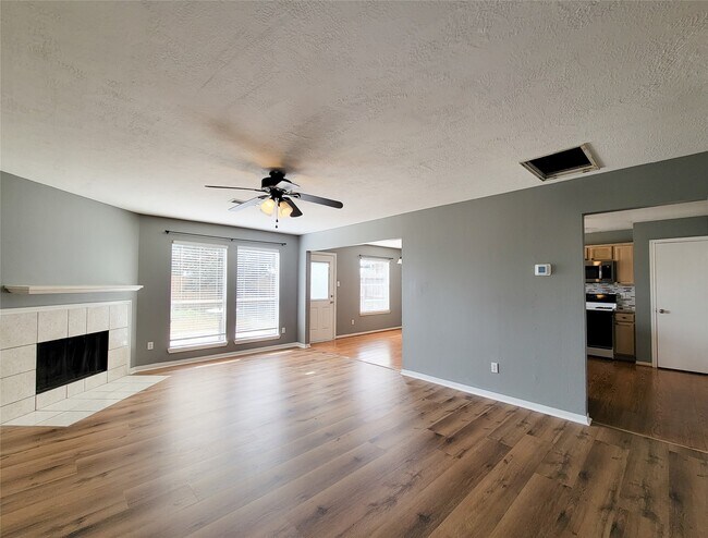 Photo - 18335 Westlock St