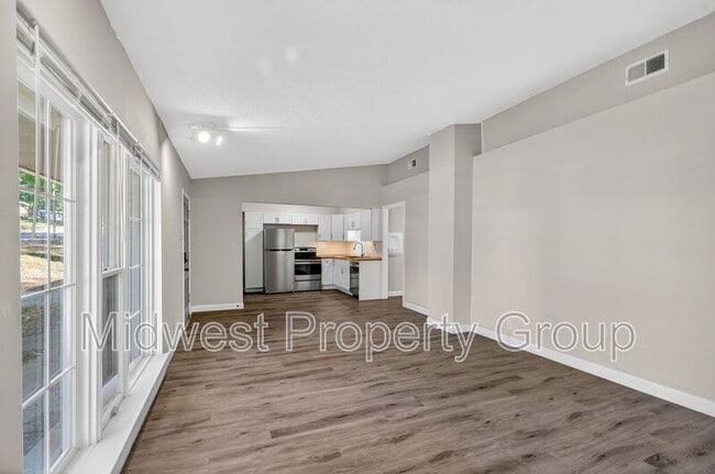 Photo - 7348 Lynn Ave