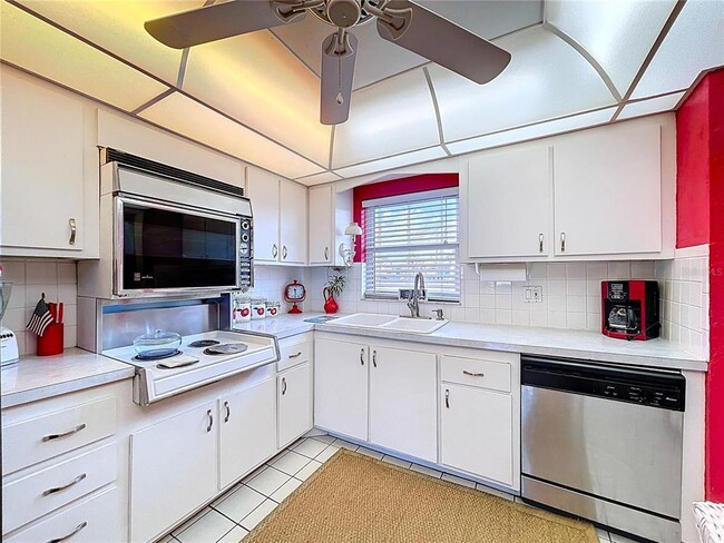 Photo - 4650 Cove Cir Unit 209