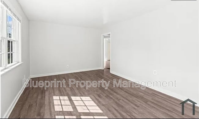 Photo - 3120 24th St N