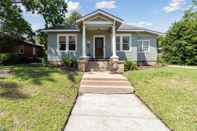 Photo - 532 E 50th St House